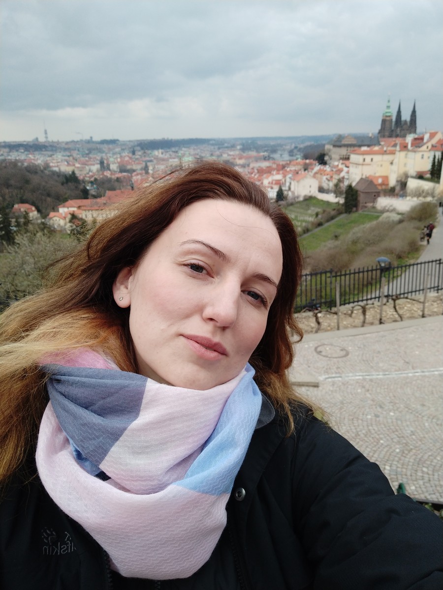 Проект “Сказки из чемодана” существует уже больше года. Он был обречен на популярность с момента рождения. Но что в нем меняется и преобразуется? И как творится магия? Об этом мы расспросили автора, Ирину Пономареву