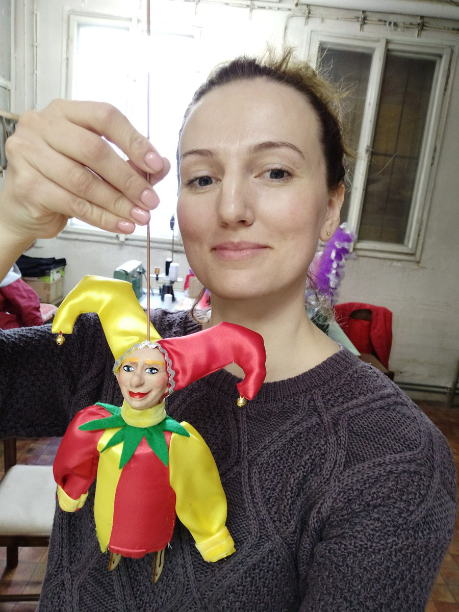 Проект “Сказки из чемодана” существует уже больше года. Он был обречен на популярность с момента рождения. Но что в нем меняется и преобразуется? И как творится магия? Об этом мы расспросили автора, Ирину Пономареву