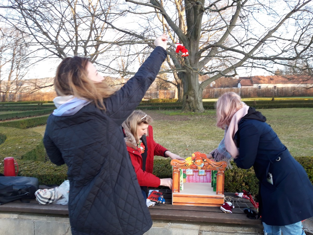 Проект “Сказки из чемодана” существует уже больше года. Он был обречен на популярность с момента рождения. Но что в нем меняется и преобразуется? И как творится магия? Об этом мы расспросили автора, Ирину Пономареву