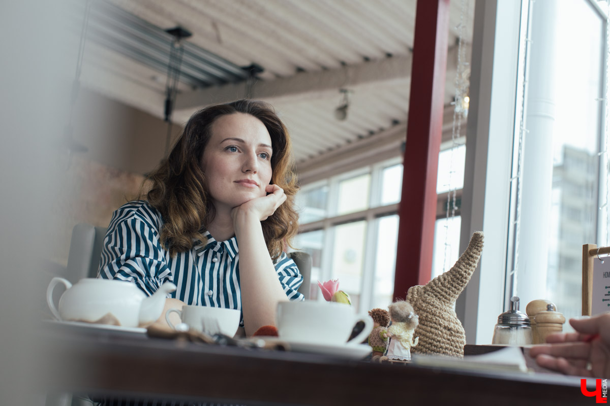 Проект “Сказки из чемодана” существует уже больше года. Он был обречен на популярность с момента рождения. Но что в нем меняется и преобразуется? И как творится магия? Об этом мы расспросили автора, Ирину Пономареву