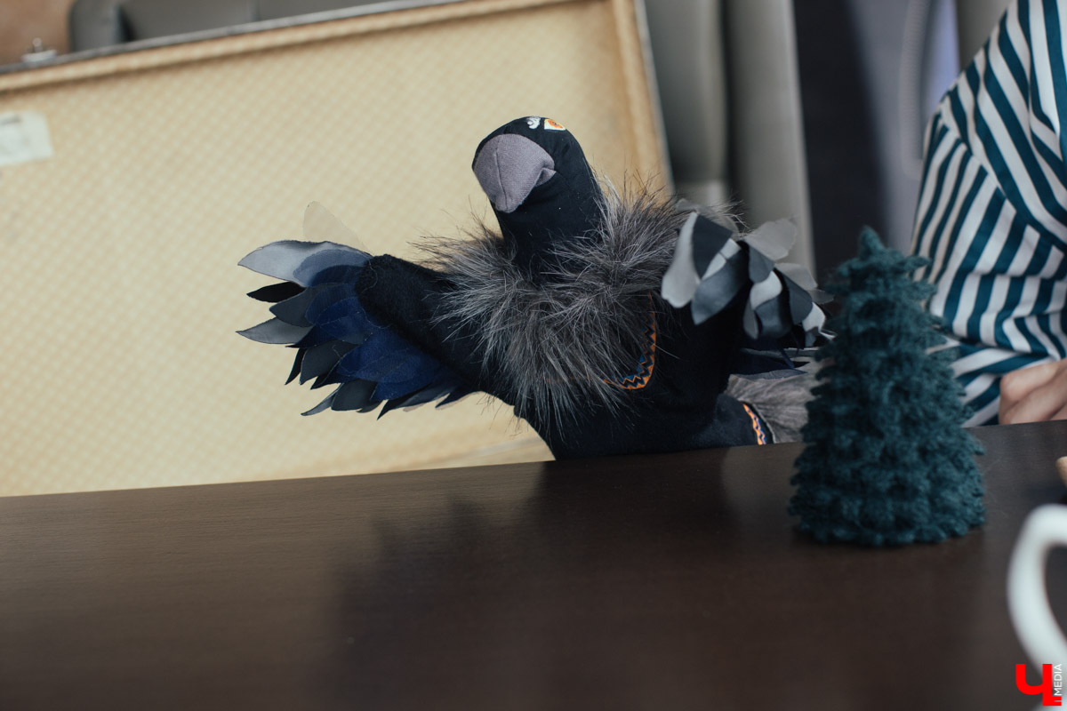 Проект “Сказки из чемодана” существует уже больше года. Он был обречен на популярность с момента рождения. Но что в нем меняется и преобразуется? И как творится магия? Об этом мы расспросили автора, Ирину Пономареву