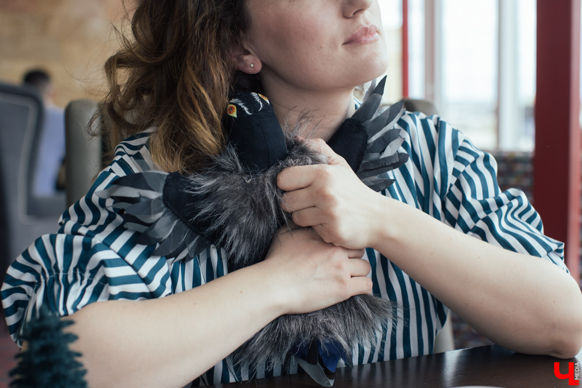 Проект “Сказки из чемодана” существует уже больше года. Он был обречен на популярность с момента рождения. Но что в нем меняется и преобразуется? И как творится магия? Об этом мы расспросили автора, Ирину Пономареву