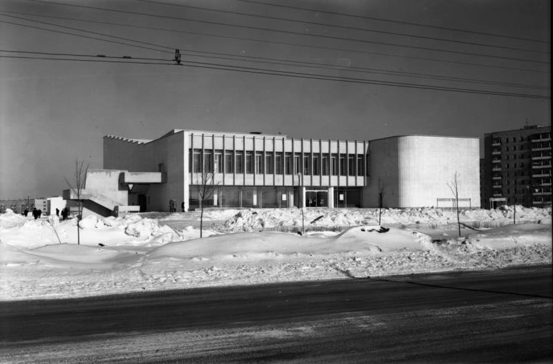 Краевед Александр Пронин провел для нас необычную экскурсию по Суздальскому проспекту. Он поделился интересными ретро-фото и рассказал историю этого места