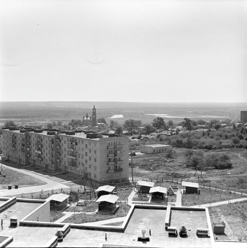 Краевед Александр Пронин провел для нас необычную экскурсию по Суздальскому проспекту. Он поделился интересными ретро-фото и рассказал историю этого места