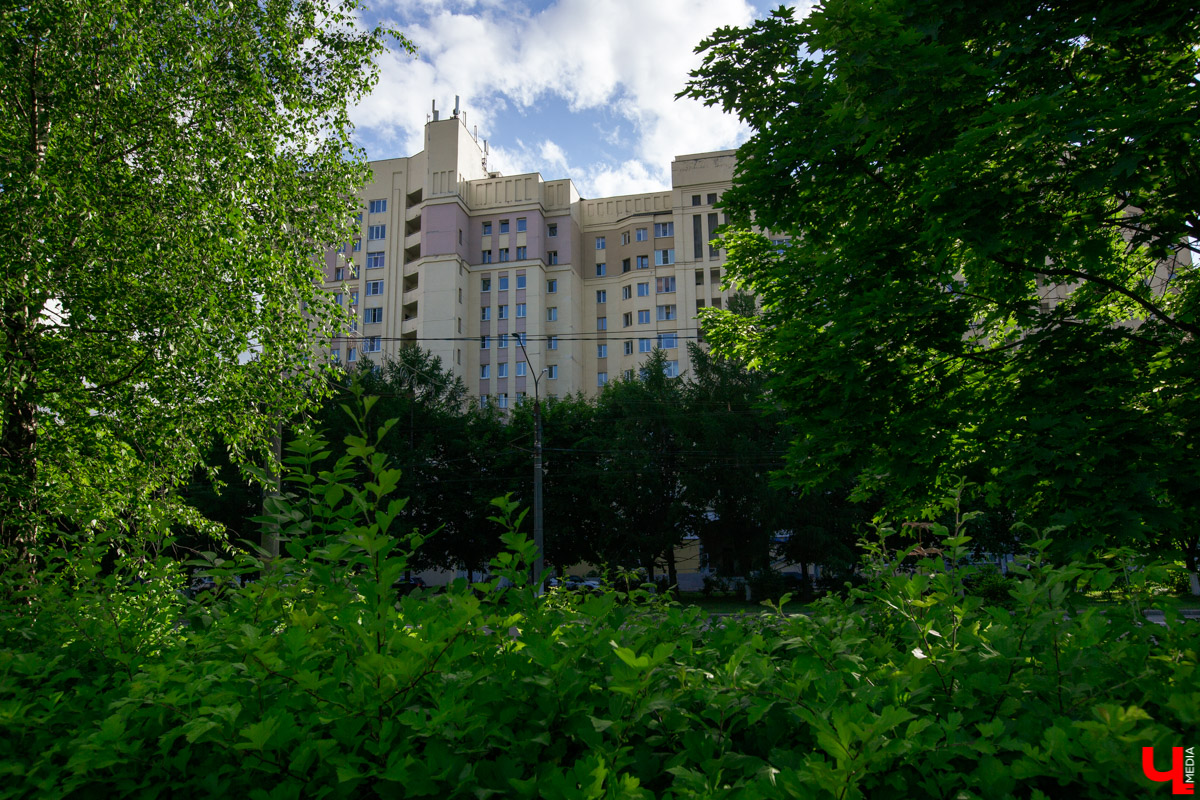 Краевед Александр Пронин провел для нас необычную экскурсию по Суздальскому проспекту. Он поделился интересными ретро-фото и рассказал историю этого места