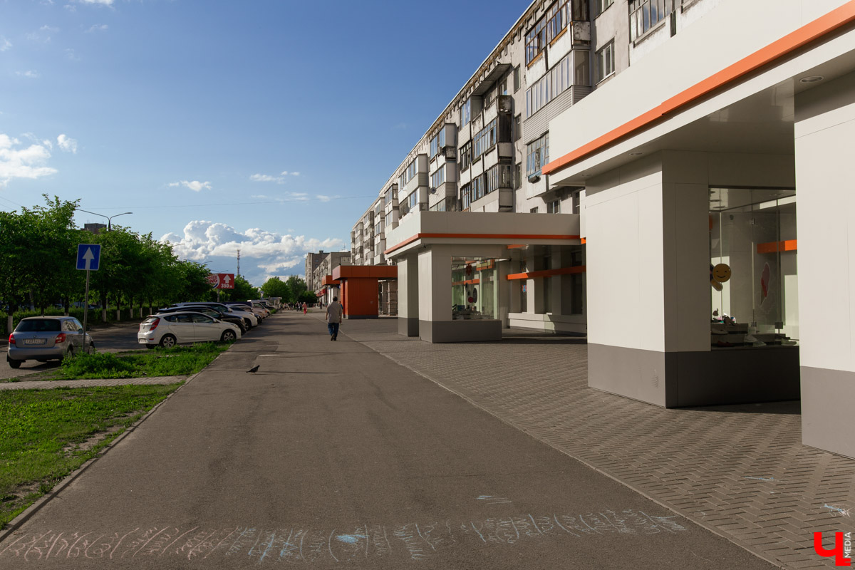 Краевед Александр Пронин провел для нас необычную экскурсию по Суздальскому проспекту. Он поделился интересными ретро-фото и рассказал историю этого места