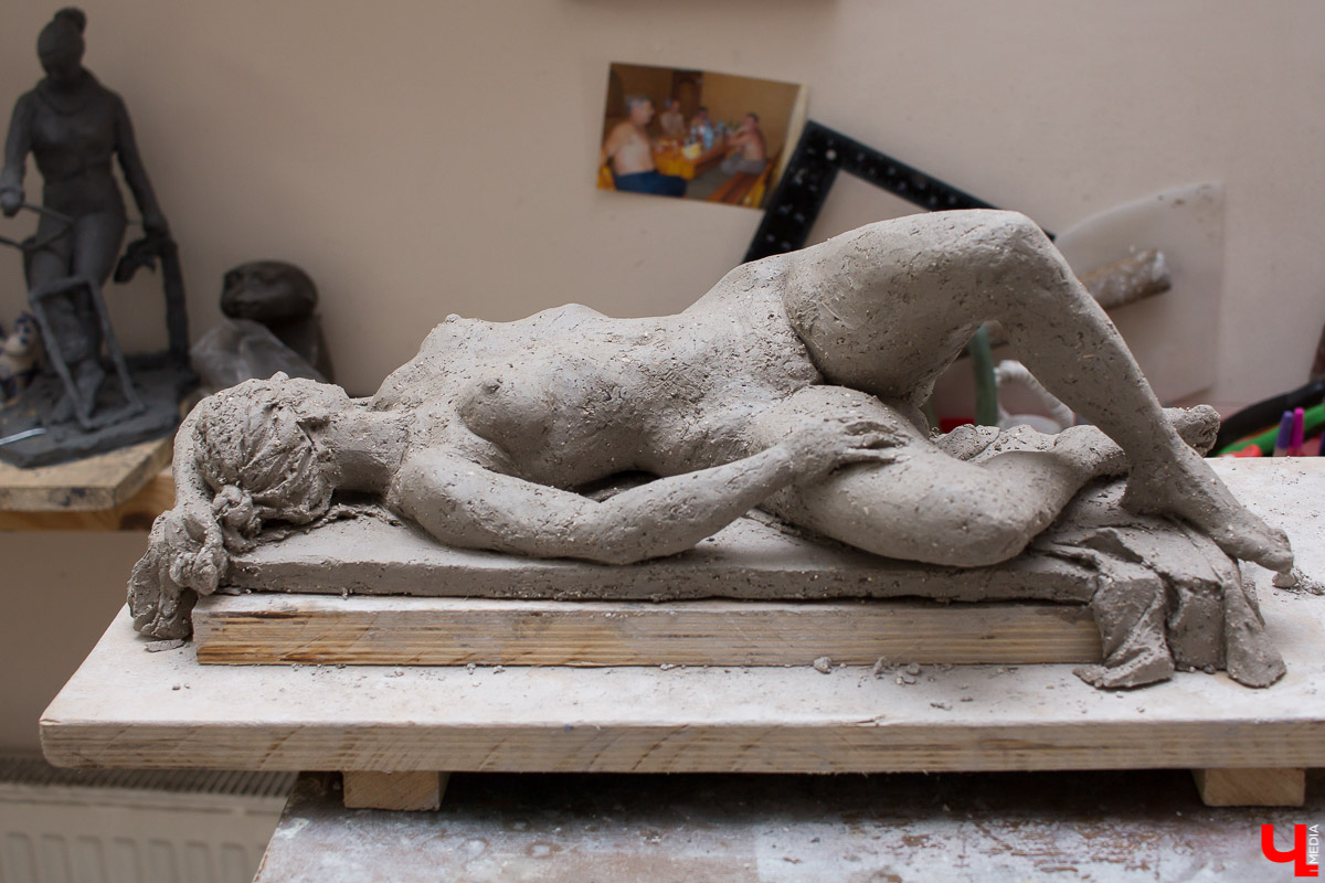 Игорь Черноглазов – один из ведущих скульпторов России. Монументы и парковые фигуры, которые он создает, украшают не только нашу необъятную, но и страны дальнего зарубежья. Черноглазов раскрыл секреты технологии своей работы.