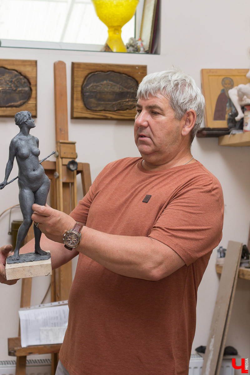 Игорь Черноглазов – один из ведущих скульпторов России. Монументы и парковые фигуры, которые он создает, украшают не только нашу необъятную, но и страны дальнего зарубежья. Черноглазов раскрыл секреты технологии своей работы.