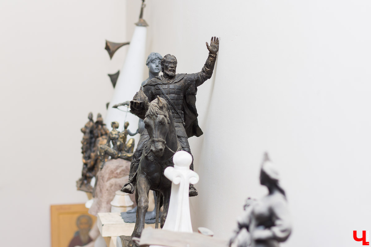 Игорь Черноглазов – один из ведущих скульпторов России. Монументы и парковые фигуры, которые он создает, украшают не только нашу необъятную, но и страны дальнего зарубежья. Черноглазов раскрыл секреты технологии своей работы.