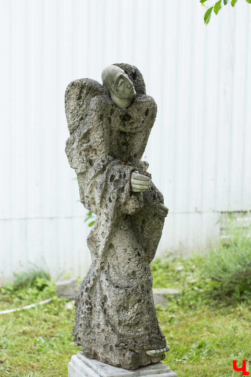 Игорь Черноглазов – один из ведущих скульпторов России. Монументы и парковые фигуры, которые он создает, украшают не только нашу необъятную, но и страны дальнего зарубежья. Черноглазов раскрыл секреты технологии своей работы.