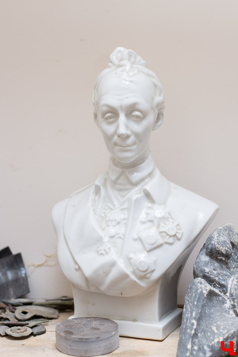 Игорь Черноглазов – один из ведущих скульпторов России. Монументы и парковые фигуры, которые он создает, украшают не только нашу необъятную, но и страны дальнего зарубежья. Черноглазов раскрыл секреты технологии своей работы.