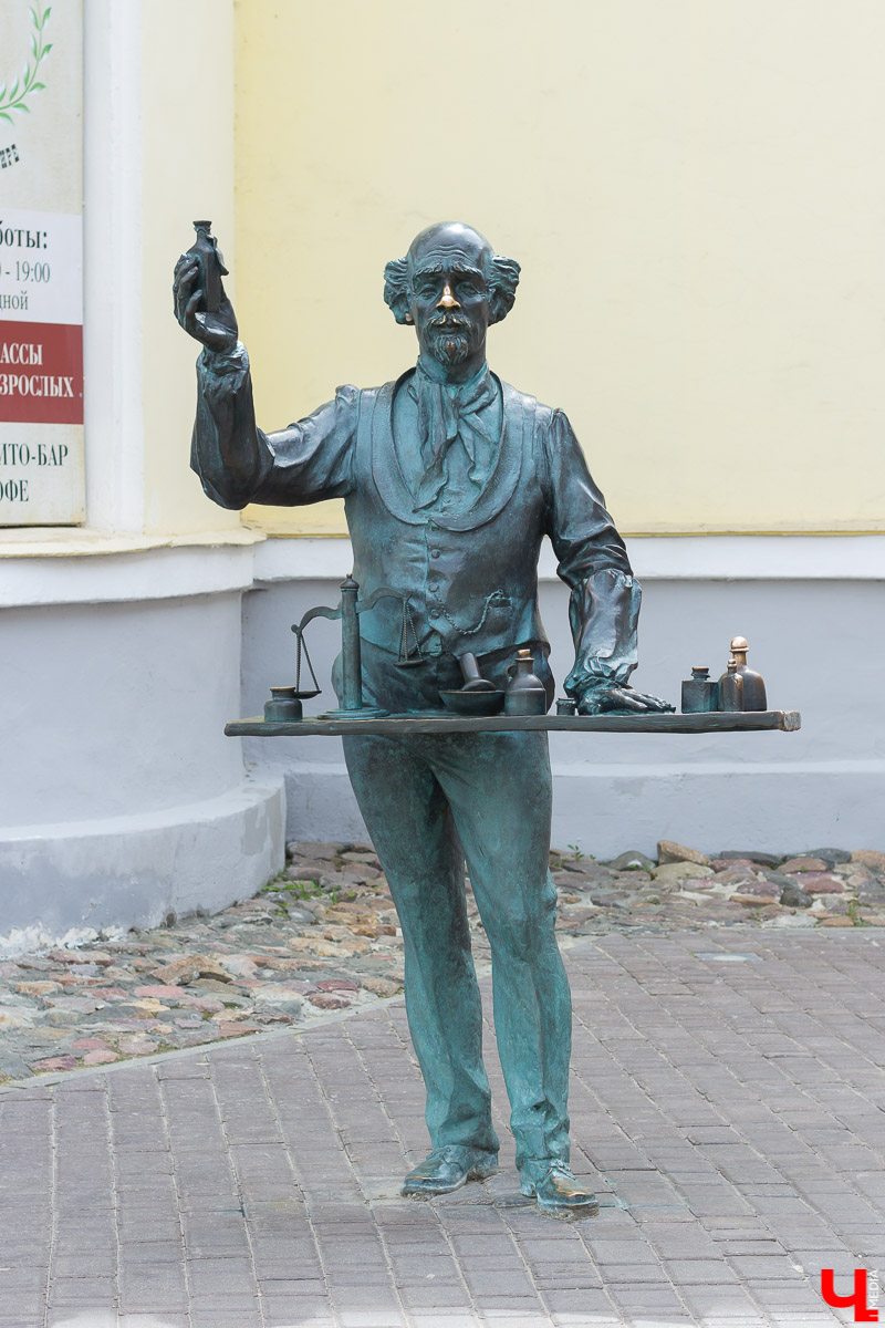 Игорь Черноглазов – один из ведущих скульпторов России. Монументы и парковые фигуры, которые он создает, украшают не только нашу необъятную, но и страны дальнего зарубежья. Черноглазов раскрыл секреты технологии своей работы.