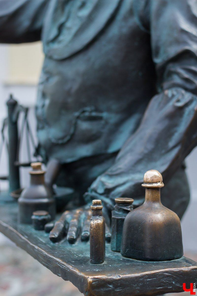 Игорь Черноглазов – один из ведущих скульпторов России. Монументы и парковые фигуры, которые он создает, украшают не только нашу необъятную, но и страны дальнего зарубежья. Черноглазов раскрыл секреты технологии своей работы.