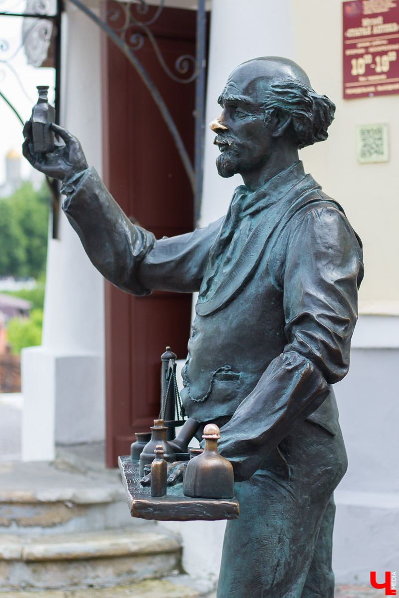 Игорь Черноглазов – один из ведущих скульпторов России. Монументы и парковые фигуры, которые он создает, украшают не только нашу необъятную, но и страны дальнего зарубежья. Черноглазов раскрыл секреты технологии своей работы.