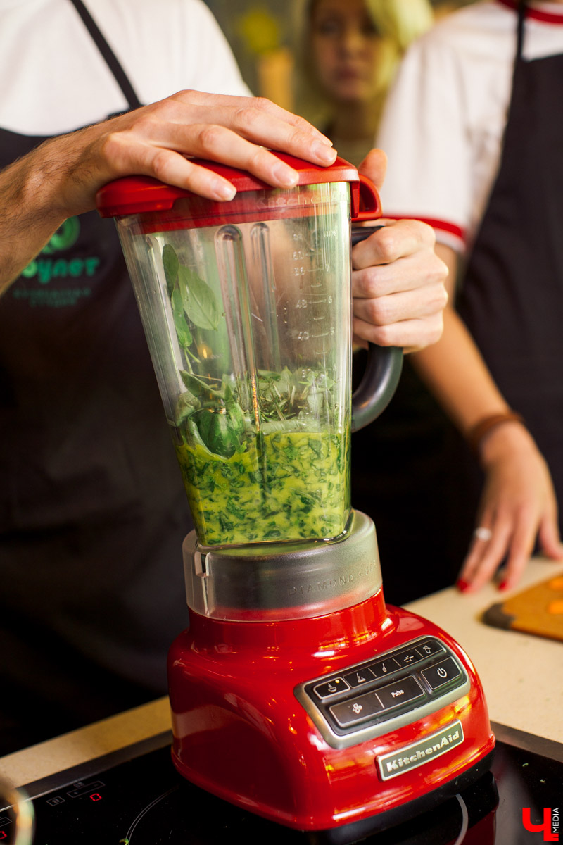 Команда GEN87 раскрыла мастер-шефу Roulet Дмитрию Орловскому формулу похудения и оздоровления с помощью конопляного масла.