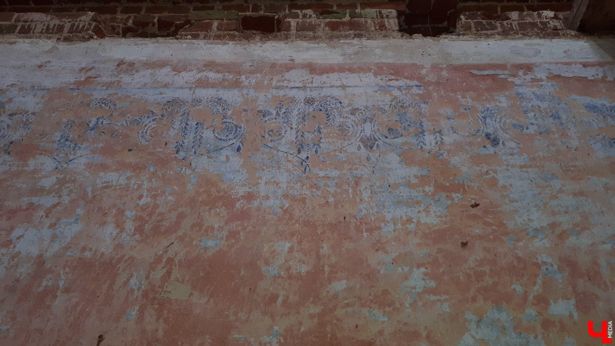 Рассказываем о необычном месте в городской черте. Деревня Ширманиха стала микрорайоном Владимира, но до сих пор это место словно стоит на краю мира. А рядом - очень красивый заброшенный храм