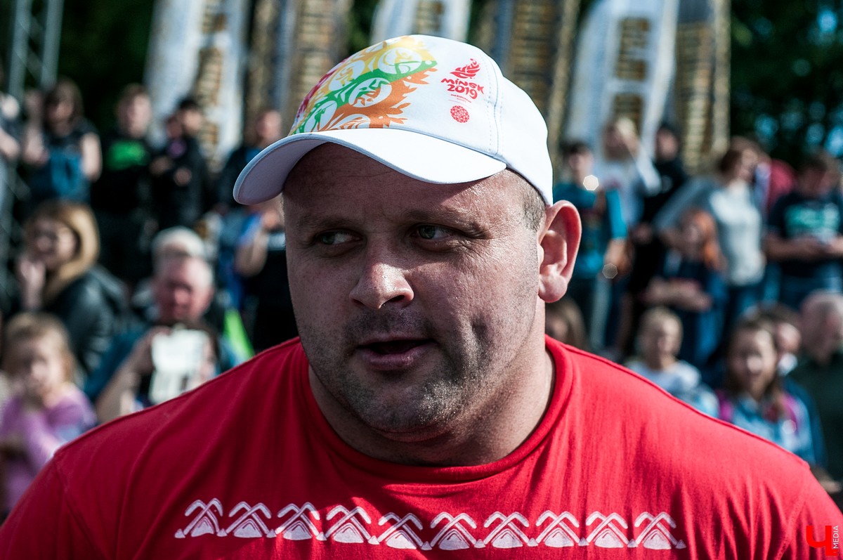 Во Владимире прошел фестиваль “Богатырские игры”. В нем приняли участие спортсмены из нескольких регионов России. За Владимир выступал тяжелоатлет Алексей Ловчев
