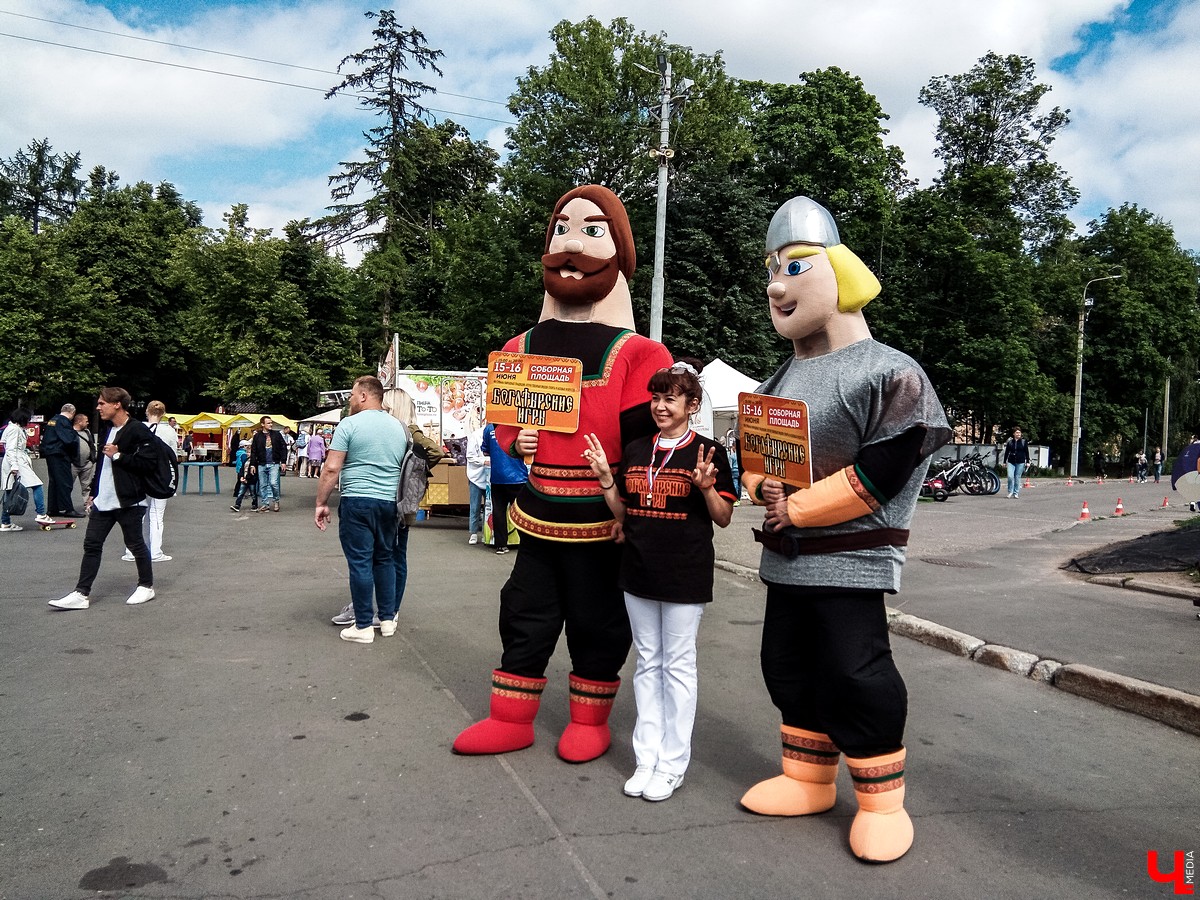 Во Владимире прошел фестиваль “Богатырские игры”. В нем приняли участие спортсмены из нескольких регионов России. За Владимир выступал тяжелоатлет Алексей Ловчев