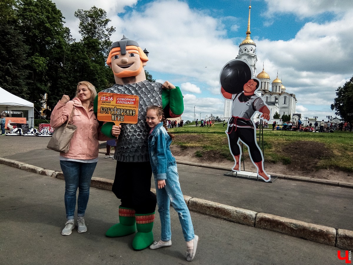 Во Владимире прошел фестиваль “Богатырские игры”. В нем приняли участие спортсмены из нескольких регионов России. За Владимир выступал тяжелоатлет Алексей Ловчев