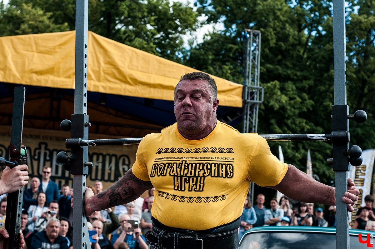 Во Владимире прошел фестиваль “Богатырские игры”. В нем приняли участие спортсмены из нескольких регионов России. За Владимир выступал тяжелоатлет Алексей Ловчев