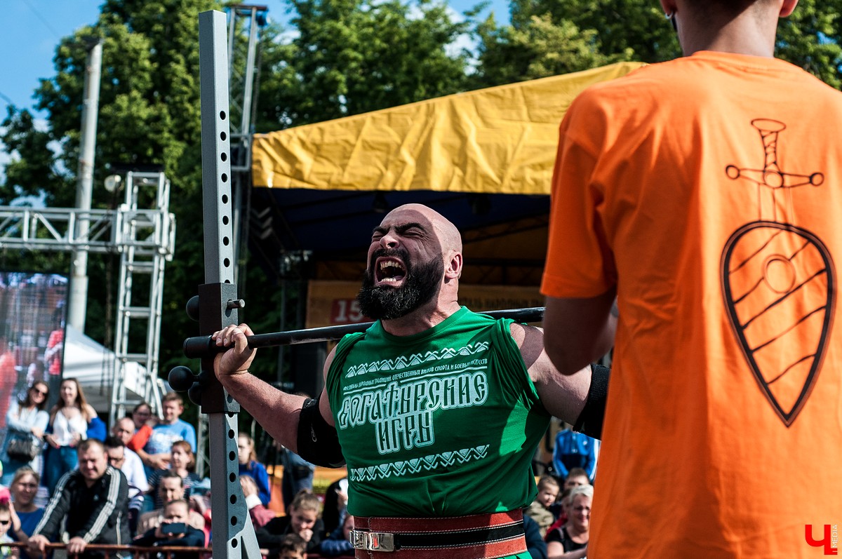 Во Владимире прошел фестиваль “Богатырские игры”. В нем приняли участие спортсмены из нескольких регионов России. За Владимир выступал тяжелоатлет Алексей Ловчев