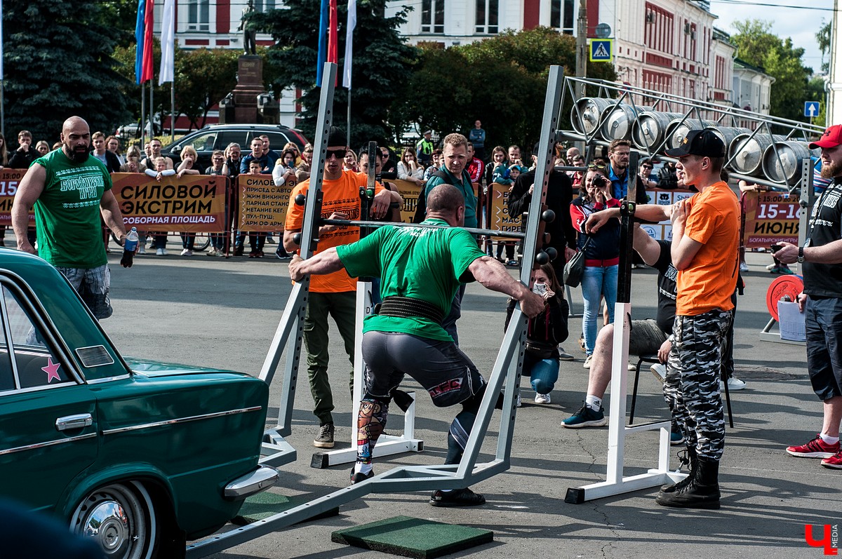 Во Владимире прошел фестиваль “Богатырские игры”. В нем приняли участие спортсмены из нескольких регионов России. За Владимир выступал тяжелоатлет Алексей Ловчев