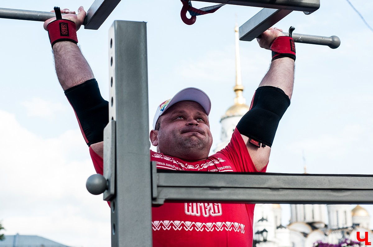 Во Владимире прошел фестиваль “Богатырские игры”. В нем приняли участие спортсмены из нескольких регионов России. За Владимир выступал тяжелоатлет Алексей Ловчев