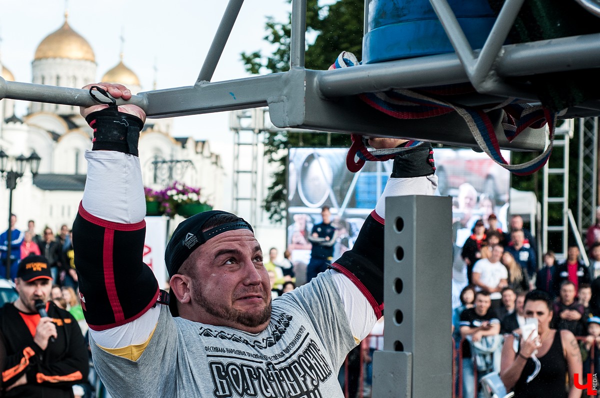 Во Владимире прошел фестиваль “Богатырские игры”. В нем приняли участие спортсмены из нескольких регионов России. За Владимир выступал тяжелоатлет Алексей Ловчев