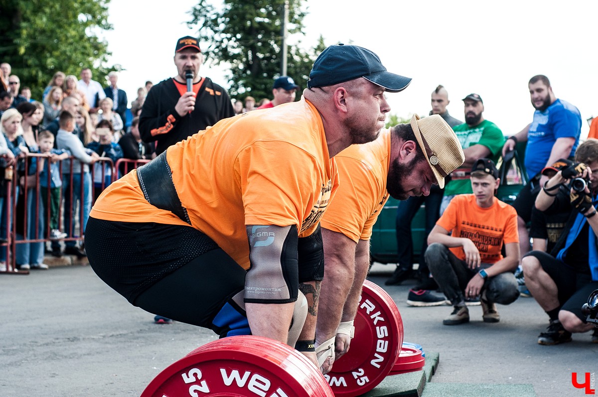 Во Владимире прошел фестиваль “Богатырские игры”. В нем приняли участие спортсмены из нескольких регионов России. За Владимир выступал тяжелоатлет Алексей Ловчев