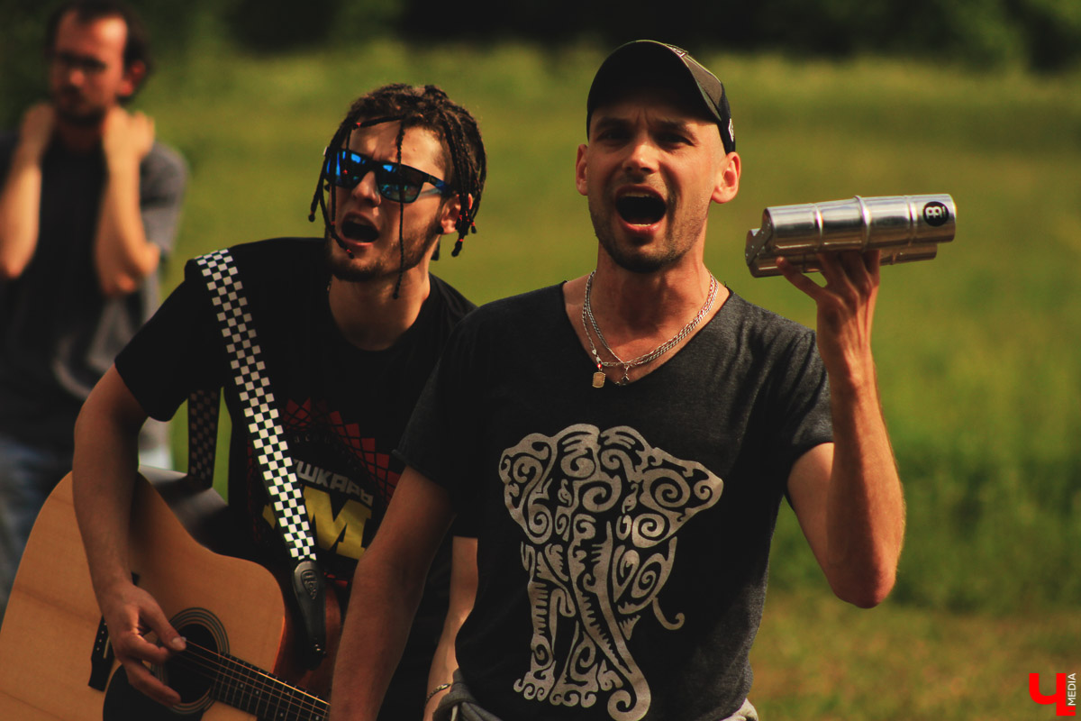 Владимирские музыканты дали концерт на лугу парка “Дружба” Эту территорию власти планируют отдать под застройку. Природа пострадает.