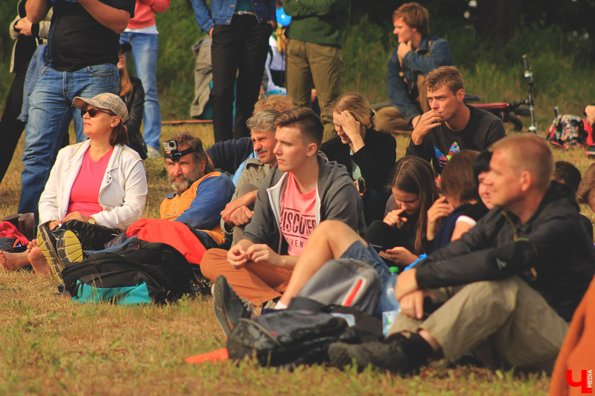 Владимирские музыканты дали концерт на лугу парка “Дружба” Эту территорию власти планируют отдать под застройку. Природа пострадает.