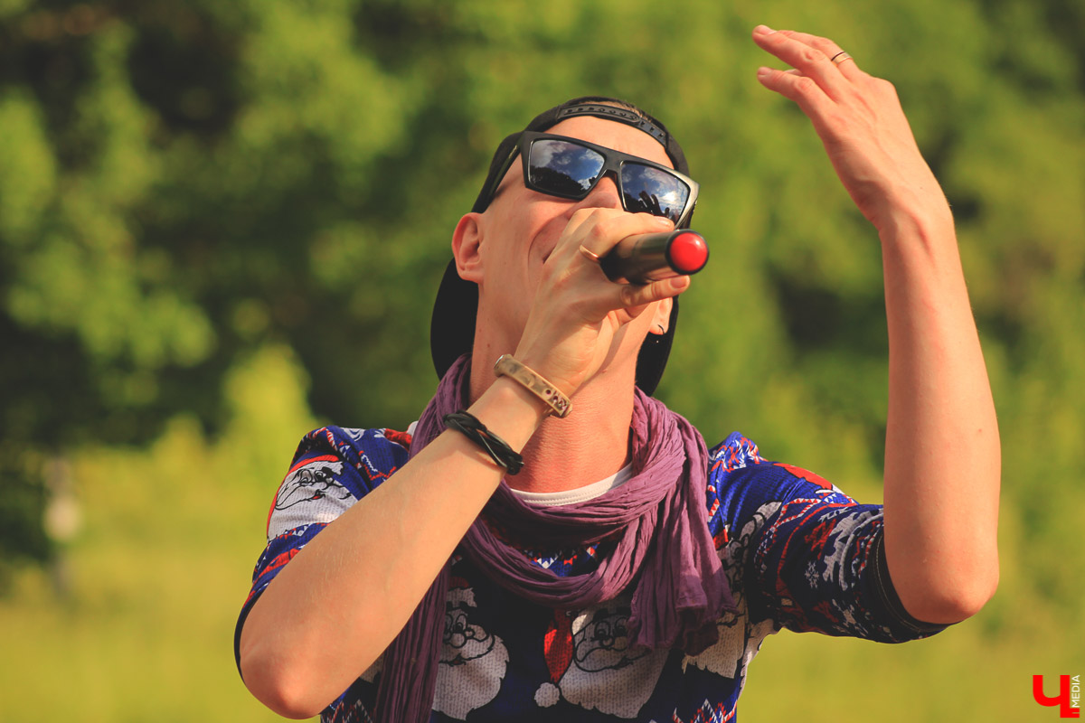 Владимирские музыканты дали концерт на лугу парка “Дружба” Эту территорию власти планируют отдать под застройку. Природа пострадает.