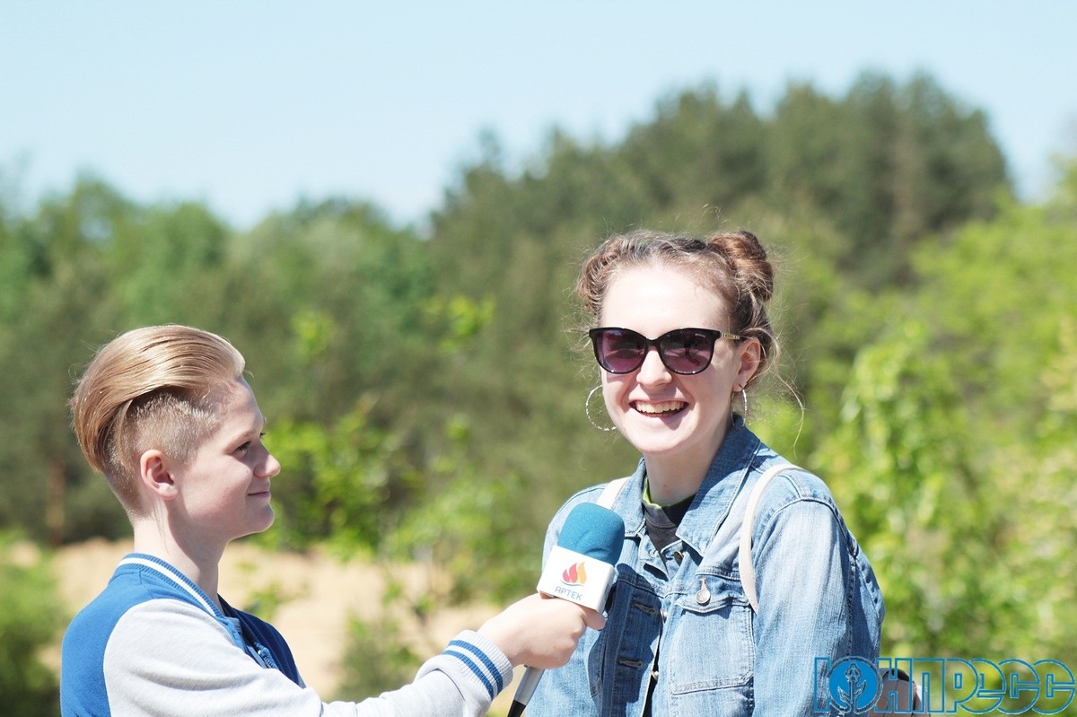 Четвертьфиналист шоу “Голос.Дети” Захар Усенко продолжает осваивать новую профессию. Он снимает сюжеты и делает интервью для телеканала “ЮНПРЕСС”.