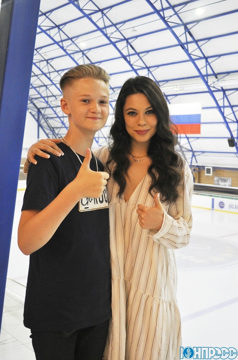 Четвертьфиналист шоу “Голос.Дети” Захар Усенко продолжает осваивать новую профессию. Он снимает сюжеты и делает интервью для телеканала “ЮНПРЕСС”.