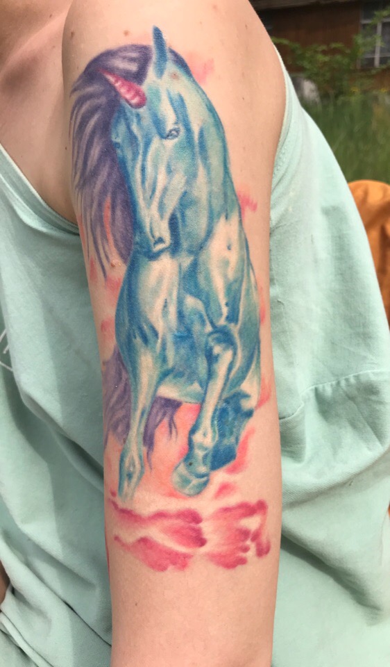 Наличие тату у человека - это особая философия, дань моде или просто желание выделиться из толпы? Мы задали этот вопрос трем горожанам, чьи тела украшает весьма неожиданная нательная живопись