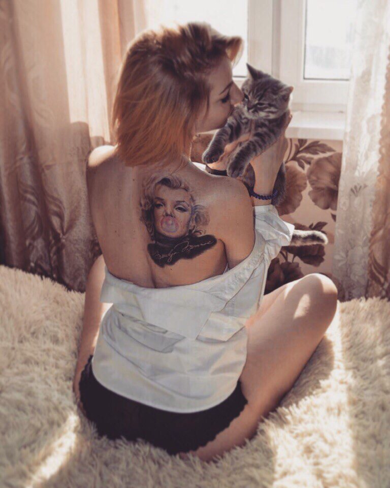 Наличие тату у человека - это особая философия, дань моде или просто желание выделиться из толпы? Мы задали этот вопрос трем горожанам, чьи тела украшает весьма неожиданная нательная живопись