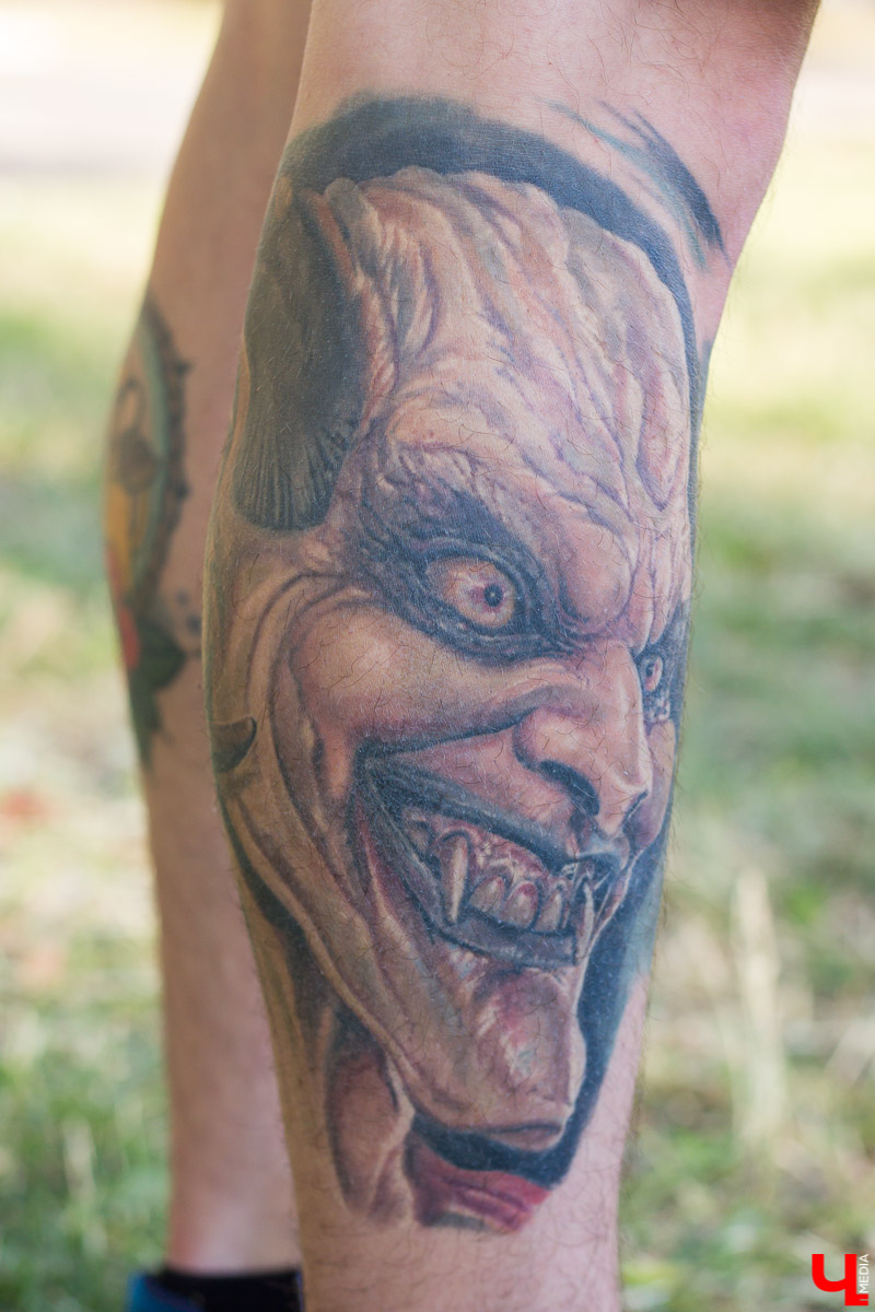 Наличие тату у человека - это особая философия, дань моде или просто желание выделиться из толпы? Мы задали этот вопрос трем горожанам, чьи тела украшает весьма неожиданная нательная живопись