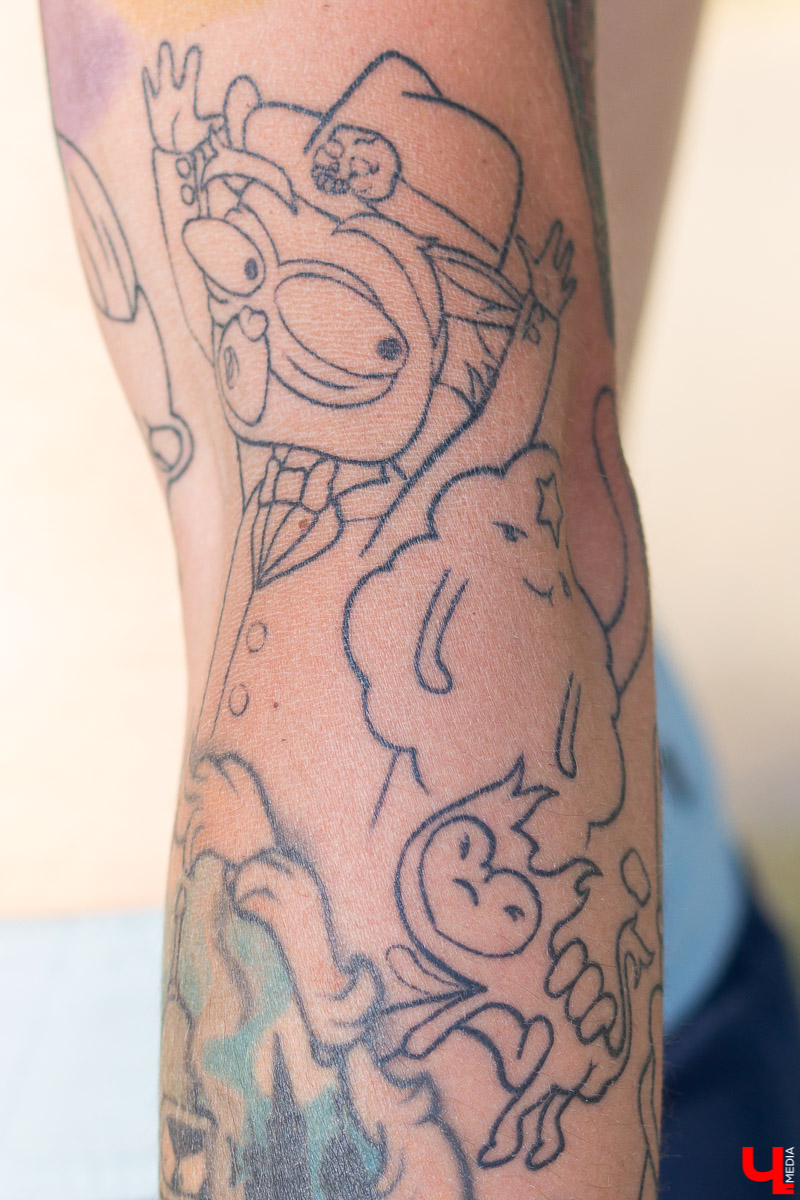 Наличие тату у человека - это особая философия, дань моде или просто желание выделиться из толпы? Мы задали этот вопрос трем горожанам, чьи тела украшает весьма неожиданная нательная живопись