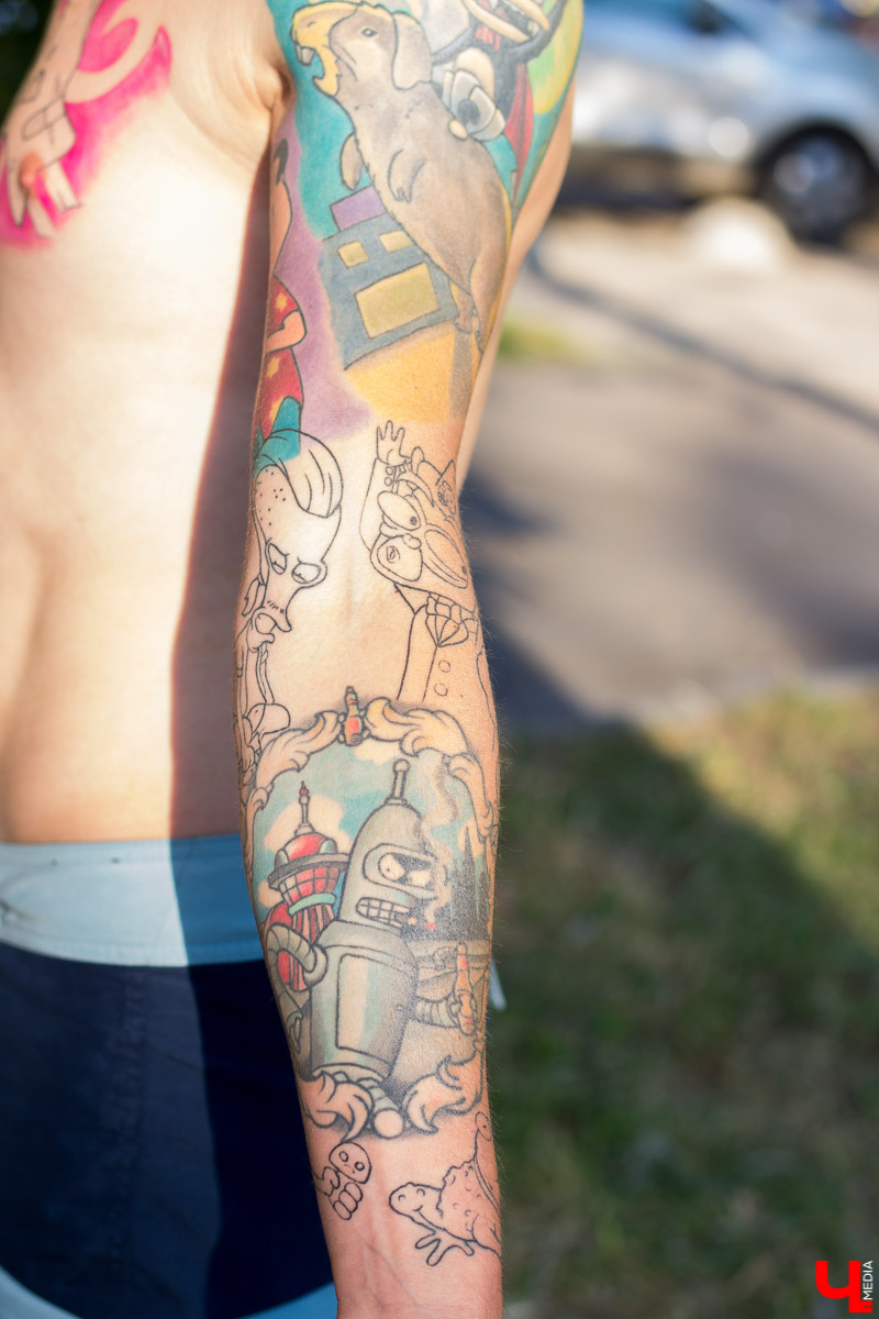 Наличие тату у человека - это особая философия, дань моде или просто желание выделиться из толпы? Мы задали этот вопрос трем горожанам, чьи тела украшает весьма неожиданная нательная живопись