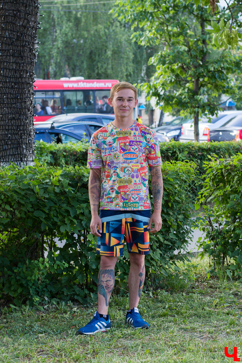 Наличие тату у человека - это особая философия, дань моде или просто желание выделиться из толпы? Мы задали этот вопрос трем горожанам, чьи тела украшает весьма неожиданная нательная живопись