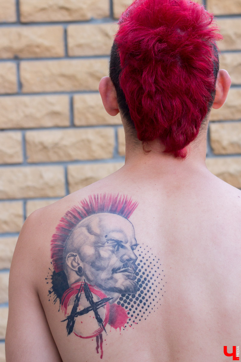 Наличие тату у человека - это особая философия, дань моде или просто желание выделиться из толпы? Мы задали этот вопрос трем горожанам, чьи тела украшает весьма неожиданная нательная живопись