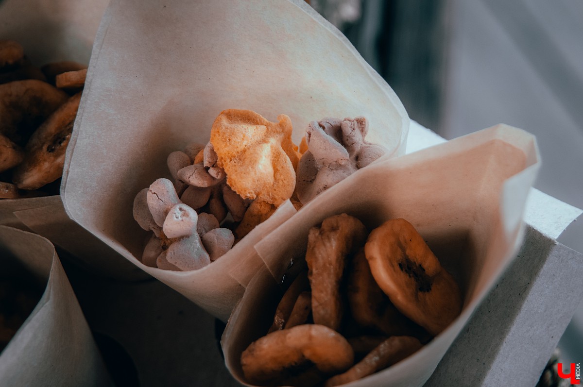 Во Владимире прошел музыкальный фестиваль KIMATIKA. Главным гостем шоу стал француз Кристиан Джиоти. Он продемонстрировал баланс тела и выступил со стеклянными шарами.