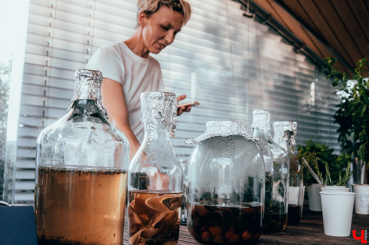 Во Владимире прошел музыкальный фестиваль KIMATIKA. Главным гостем шоу стал француз Кристиан Джиоти. Он продемонстрировал баланс тела и выступил со стеклянными шарами.