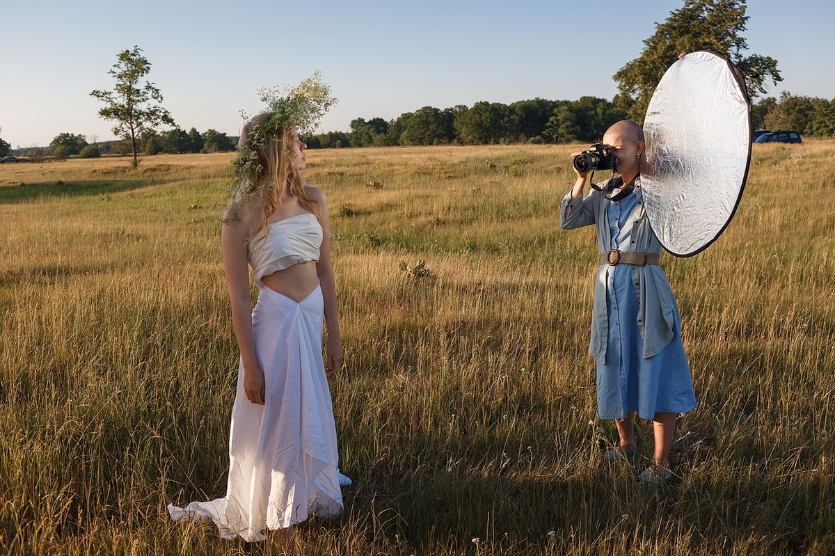 А вы знали, что во Владимире много талантливых девушек-художниц? Фотограф Анастасия Шишкина собрала их вместе для групповой фотосессии в образе древнегреческих муз - покровительниц искусства.