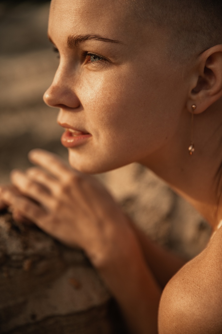 А вы знали, что во Владимире много талантливых девушек-художниц? Фотограф Анастасия Шишкина собрала их вместе для групповой фотосессии в образе древнегреческих муз - покровительниц искусства.