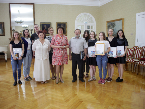 Владимиро-Суздальский музей-заповедник наградил авторов вариантов логотипов. Новую концепцию лого предложат сами музейные работники.