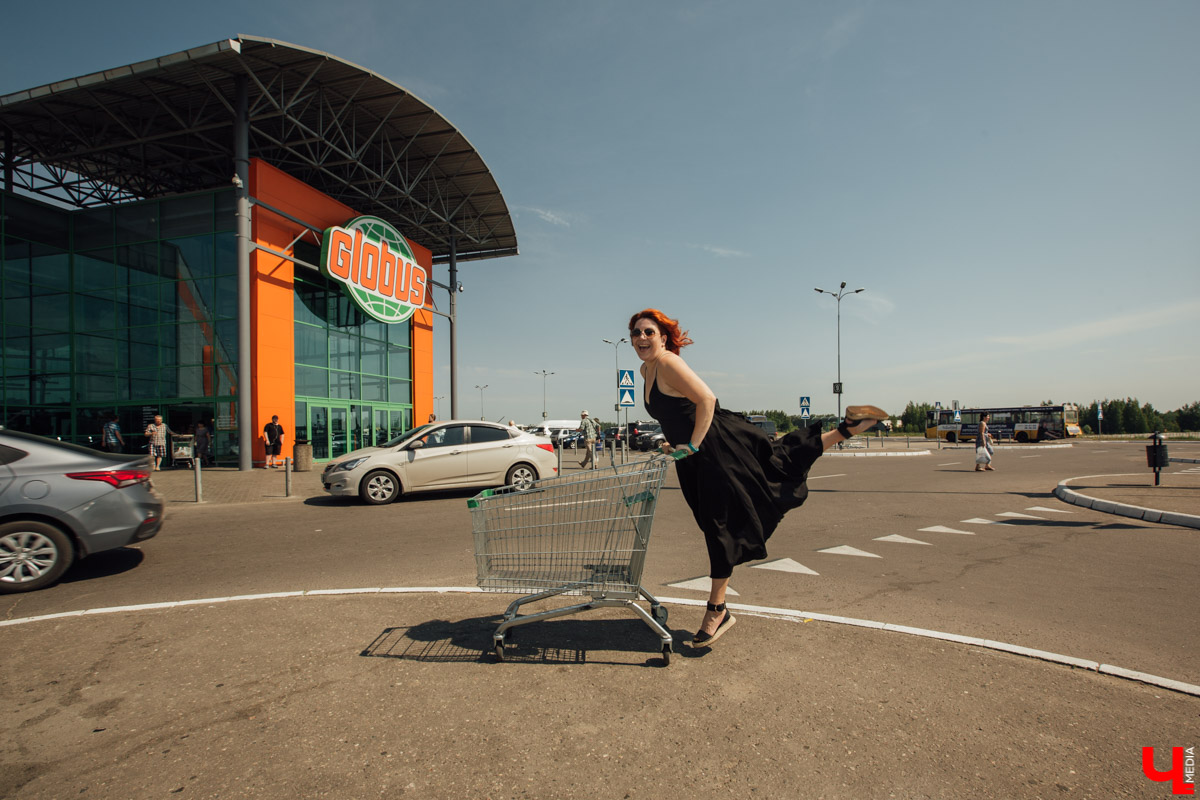 Дмитрий Орловский и Лариса Малышева приготовили мороженое из свеклы с хрустящим салатом и черешнево-клубничным топингом. Десертную версию популярного холодного свекольника.