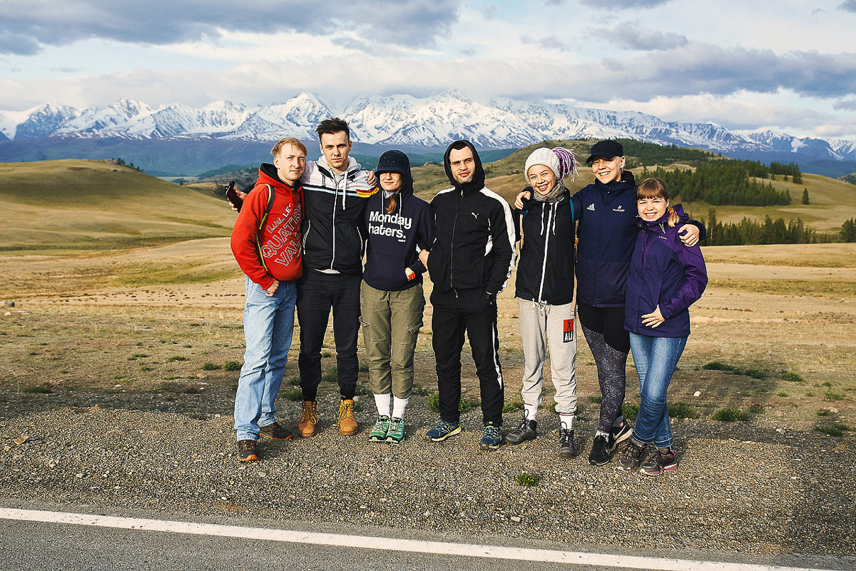 7 владимирских ребят отправились на Алтай, причем на русской машине. Добирались до места земляки 3 дня. По пути посетили множество городов. А по приезде рассказали нам, как сэкономить и что посмотреть в одном из самых красивых регионов страны.