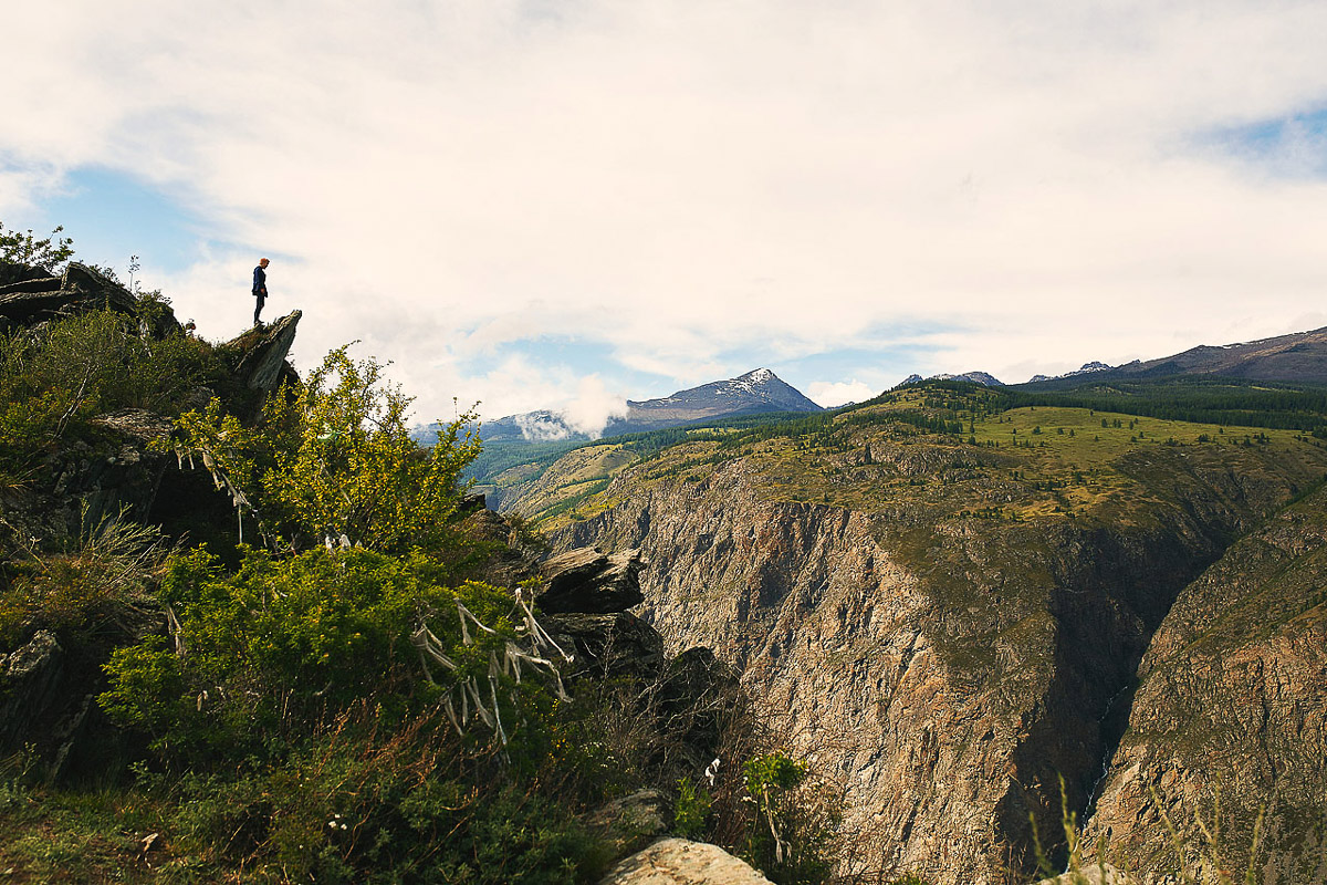 7 владимирских ребят отправились на Алтай, причем на русской машине. Добирались до места земляки 3 дня. По пути посетили множество городов. А по приезде рассказали нам, как сэкономить и что посмотреть в одном из самых красивых регионов страны.