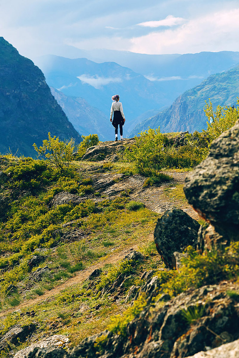 7 владимирских ребят отправились на Алтай, причем на русской машине. Добирались до места земляки 3 дня. По пути посетили множество городов. А по приезде рассказали нам, как сэкономить и что посмотреть в одном из самых красивых регионов страны.